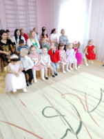 Осенний праздник в младшей группе Осенний праздник в младшей группе.